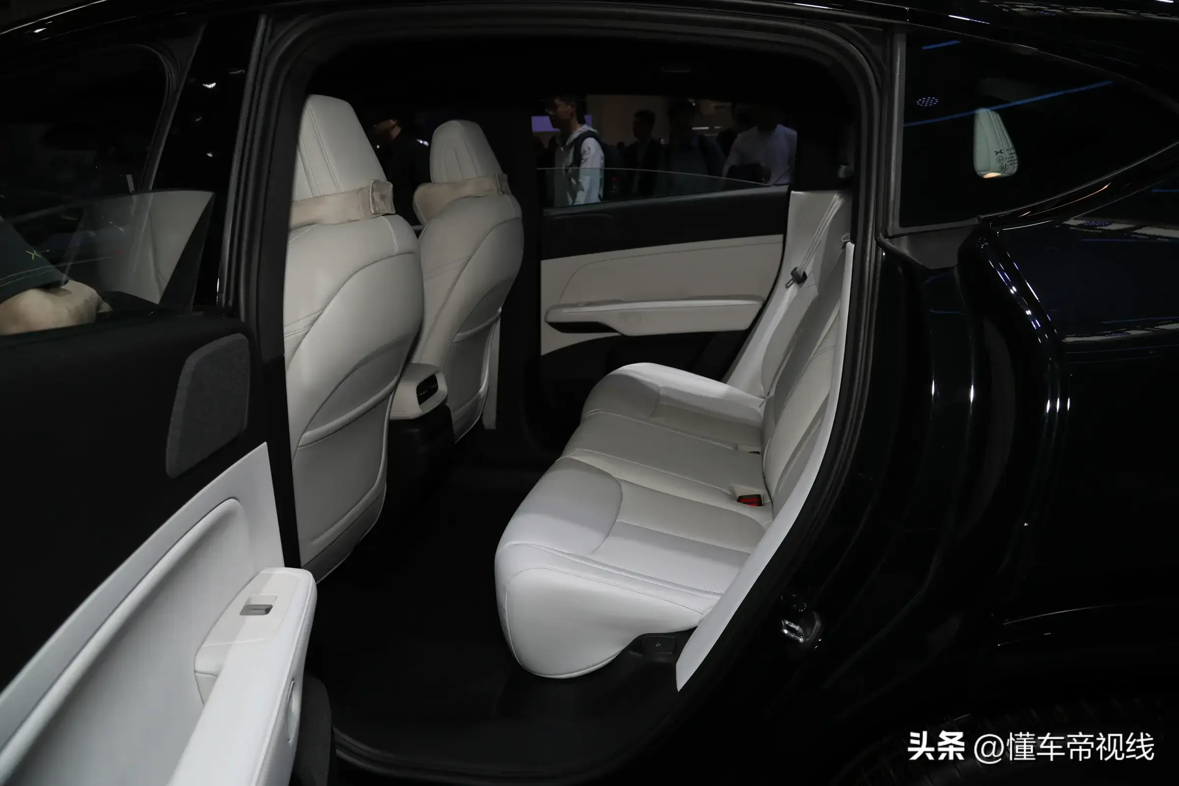 新车 | 售19.99万元起，全系可选装，小鹏G6“暗夜黑”亮相北京车展