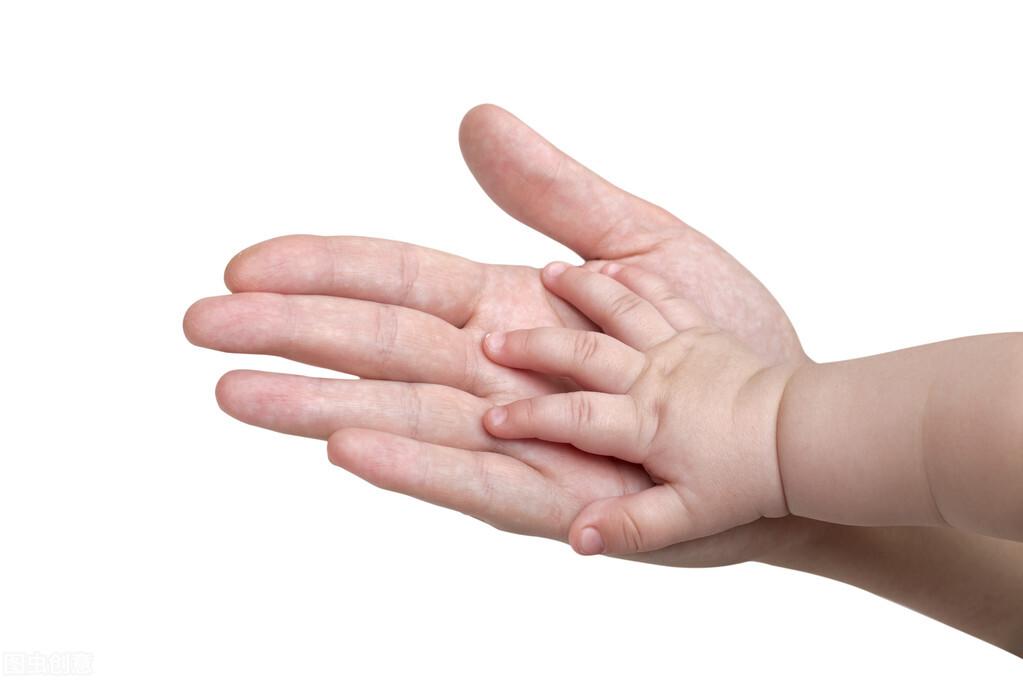 语言发育迟缓的宝宝，通过早期的手势语言就能看出端倪，你知道吗