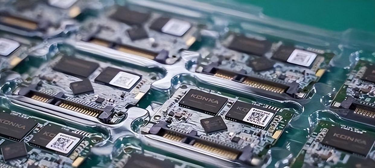 龙芯中科正式官宣，两款芯片出货量达全年水平，国产芯片加速替代