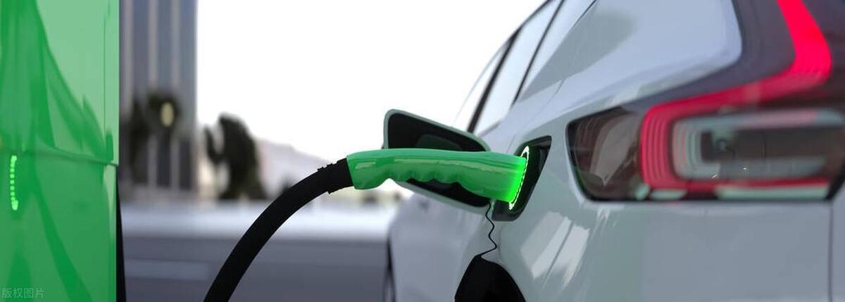 买新能源汽车，“一度电”涨到多少，电车就“不香”了？
