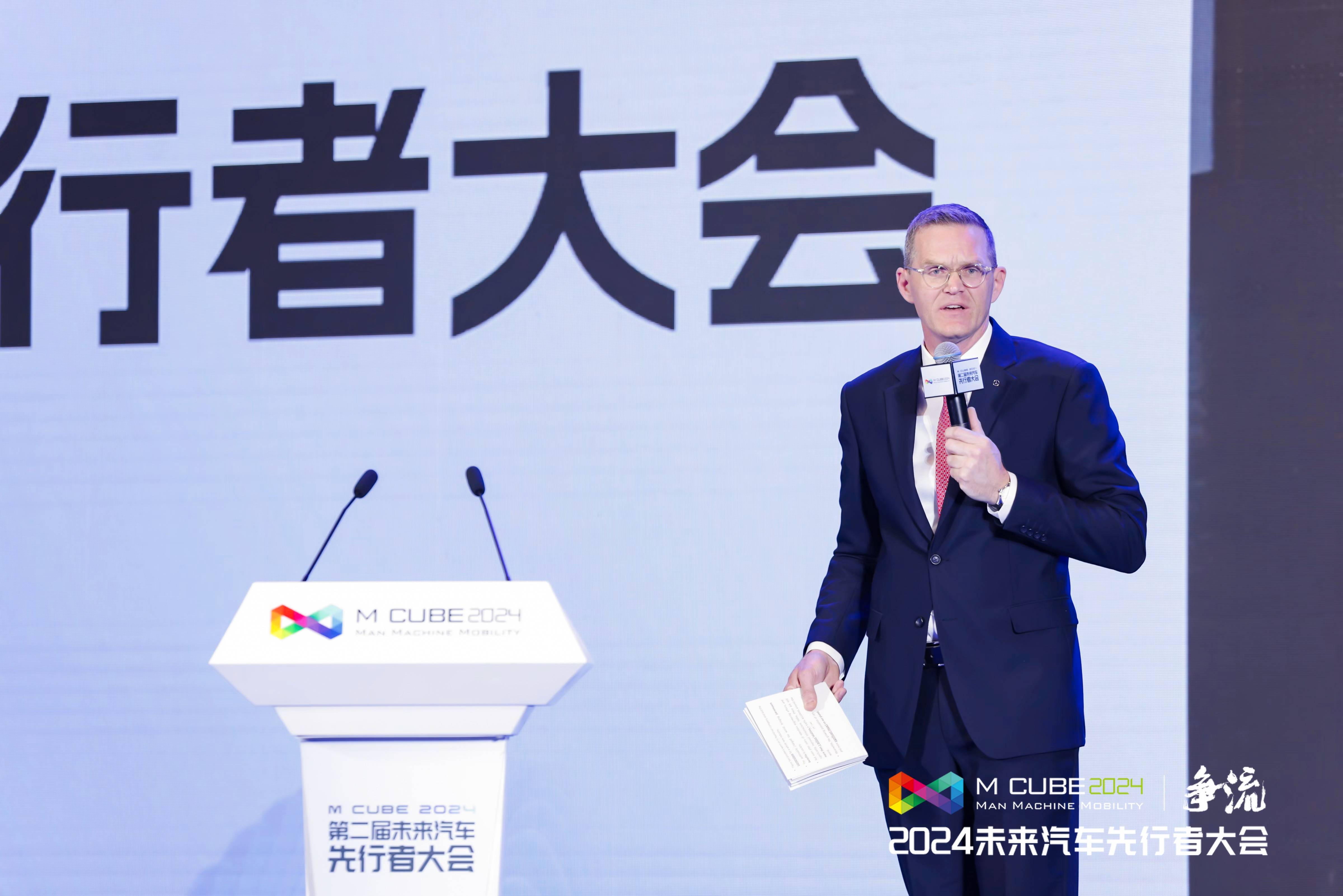 第二届未来汽车先行者大会暨首届中国新能源汽车科技展在深圳开幕