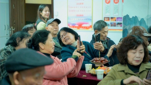 老有所学老有所乐，幸福好时光粉丝之家的特别活动，传递社会温情树立企业榜样