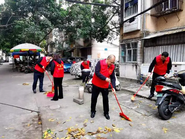 华安保险广西分公司积极践行雷锋精神，关爱新竹社区老年人